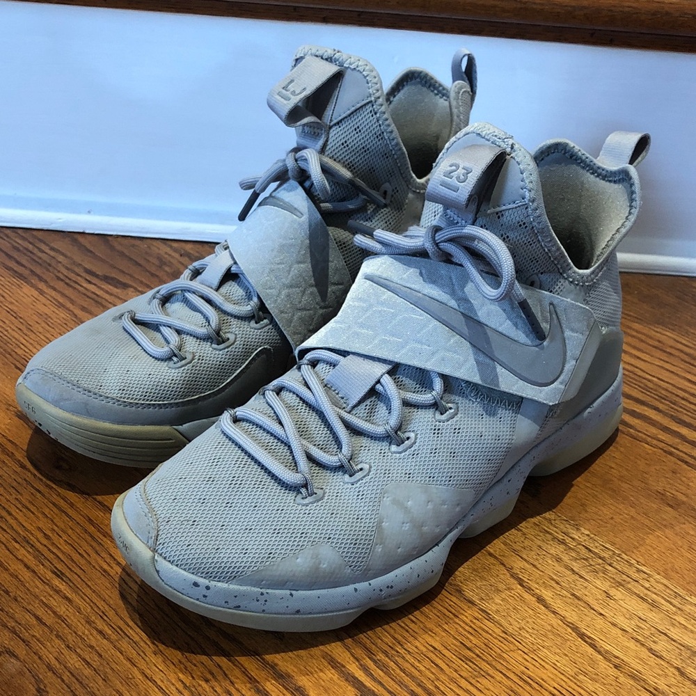 Nike LeBron 14 'Reflect Silver' Size 10 Men’s is Nice Condition!